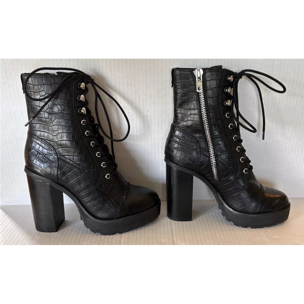 Steve Madden Womens Winnie Harlow X SM Lisa Love Lug Boots Black Leather